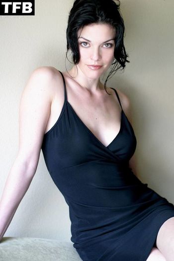 Alana De La Garza