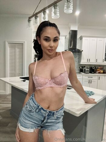 Ariana Marie