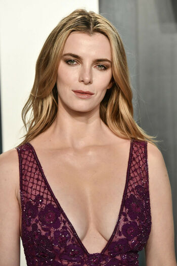 Betty Gilpin
