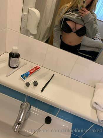 chloelouisenaked