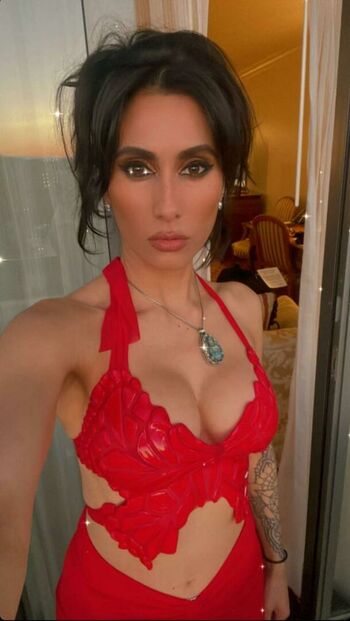 Cristina Vee