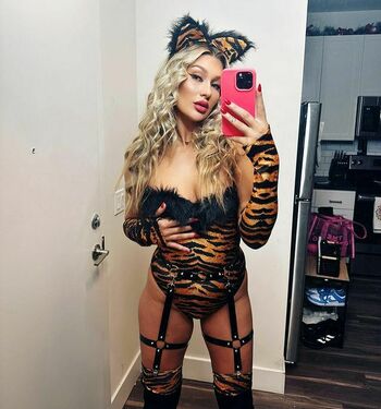 Izzi Dame